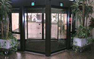 درب اتوماتیک شیشه ای مثلثی